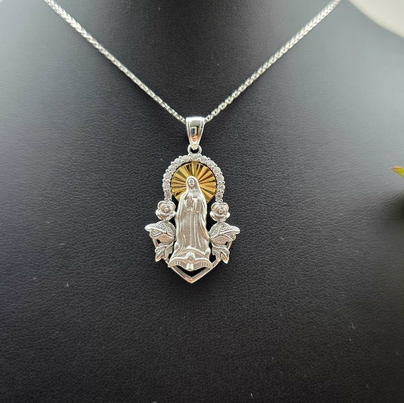 ❤️ VIRGEN DE GUADALUPE NECKLACE - Picture 3 of 8
